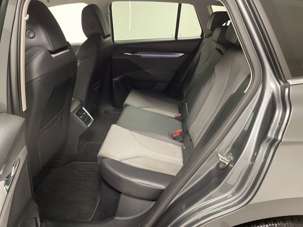 Skoda Enyaq usata a Varese (11)