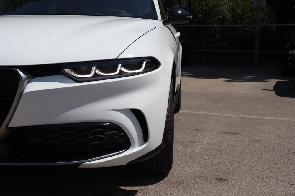 Alfa Romeo Tonale nuova a Salerno (12)