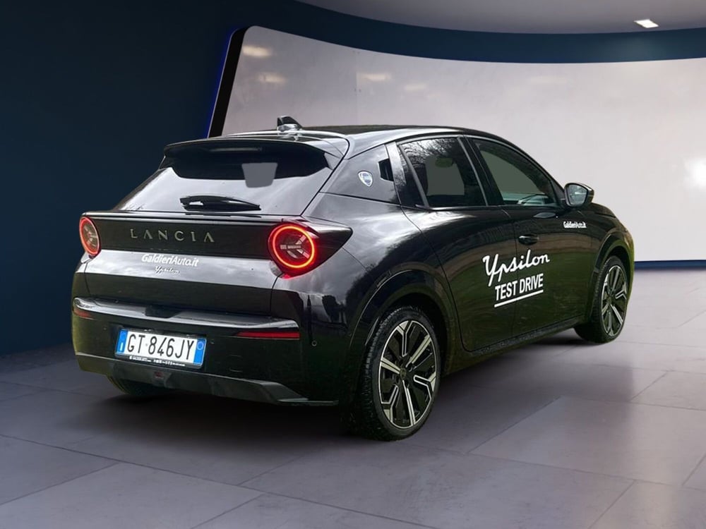 Lancia Ypsilon usata a Salerno (3)