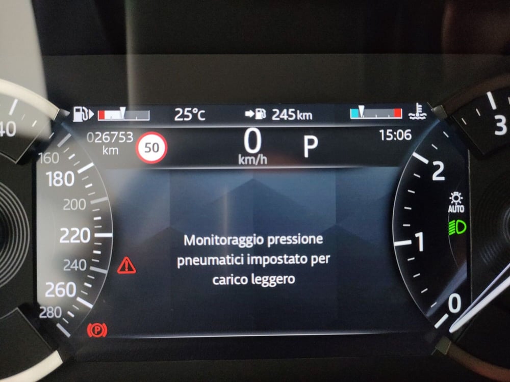 Jaguar E-Pace usata a Milano (10)