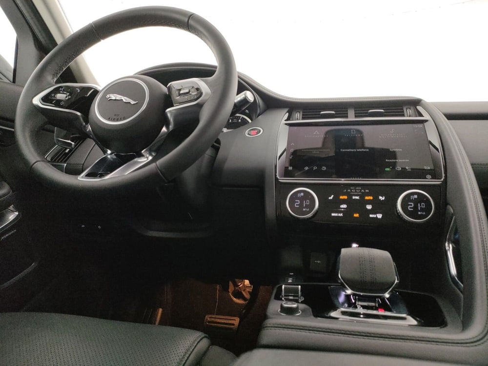Jaguar E-Pace usata a Milano (11)
