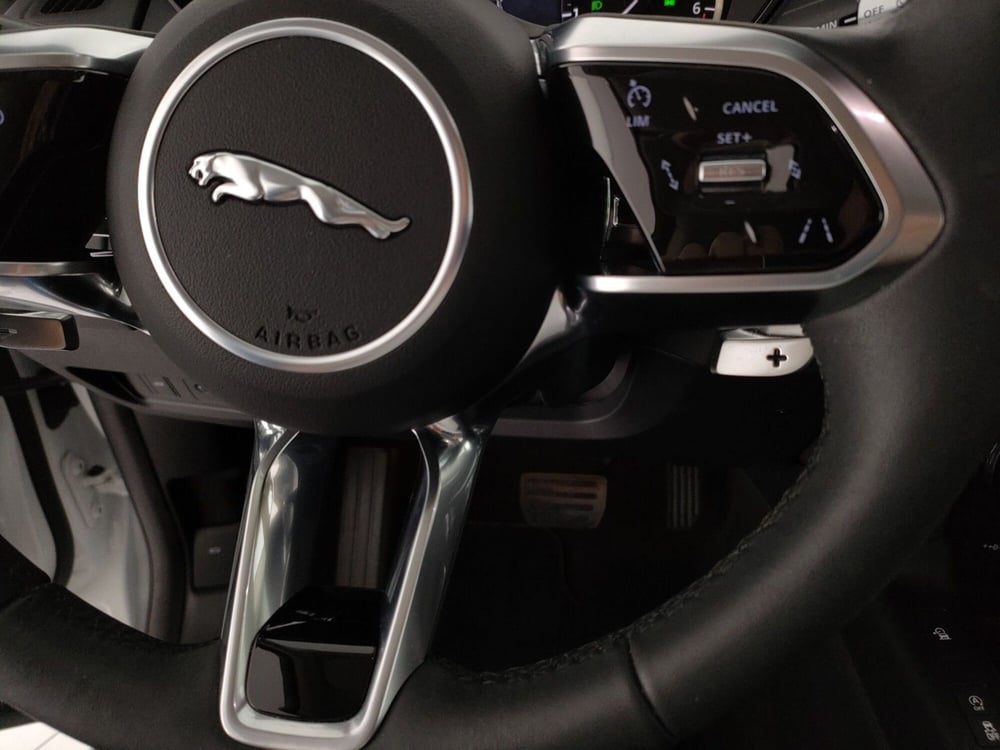 Jaguar E-Pace usata a Milano (14)