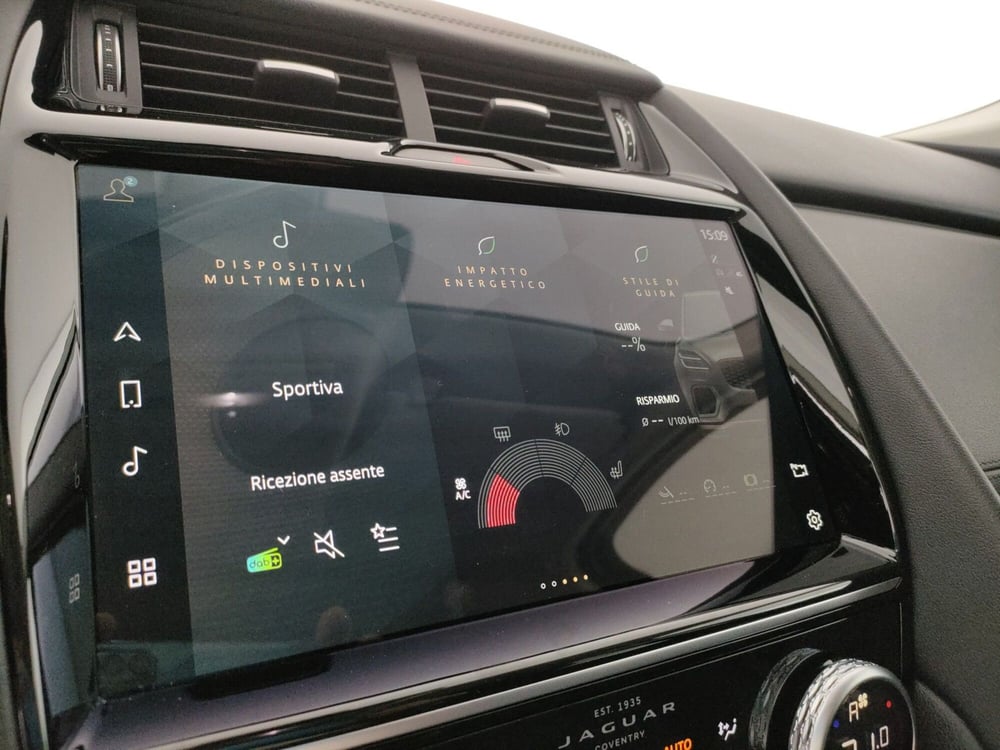 Jaguar E-Pace usata a Milano (16)
