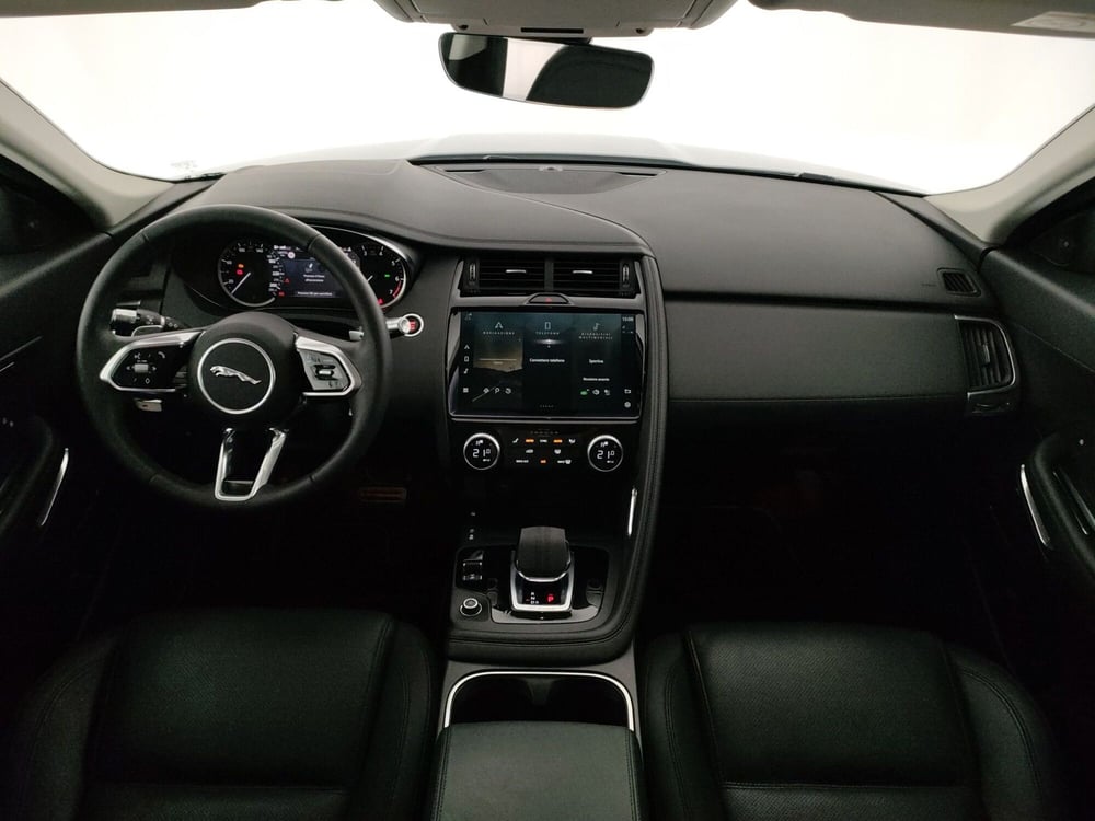 Jaguar E-Pace usata a Milano (4)