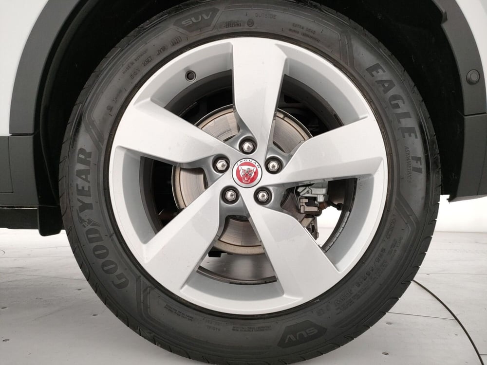 Jaguar E-Pace usata a Milano (9)
