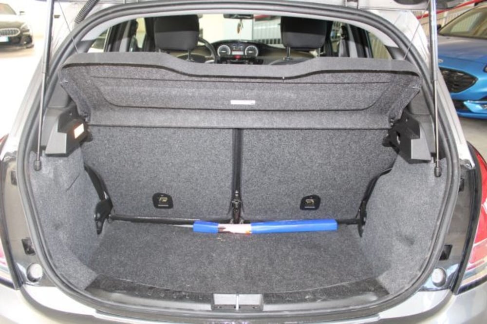 Lancia Ypsilon usata a Terni (10)