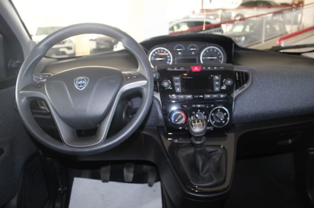 Lancia Ypsilon usata a Terni (11)