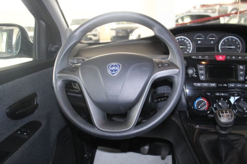 Lancia Ypsilon usata a Terni (12)