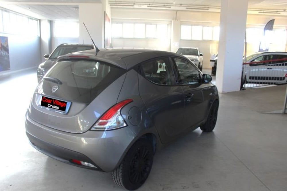 Lancia Ypsilon usata a Terni (4)
