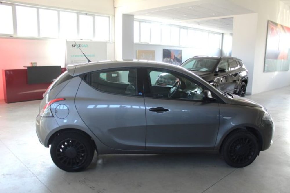 Lancia Ypsilon usata a Terni (6)