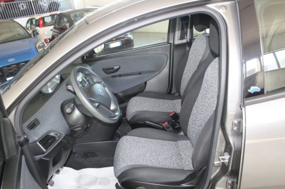 Lancia Ypsilon usata a Terni (7)
