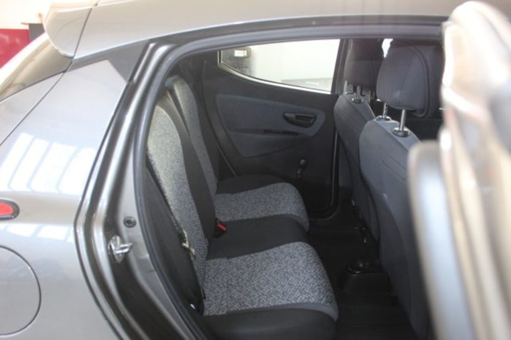 Lancia Ypsilon usata a Terni (9)