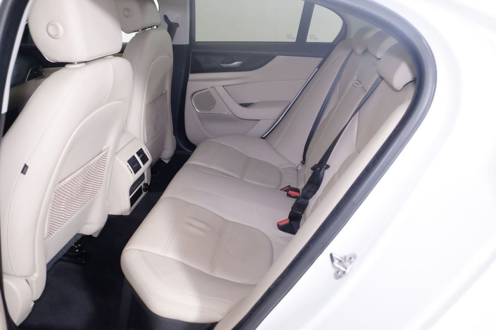 Jaguar XE usata a Torino (5)