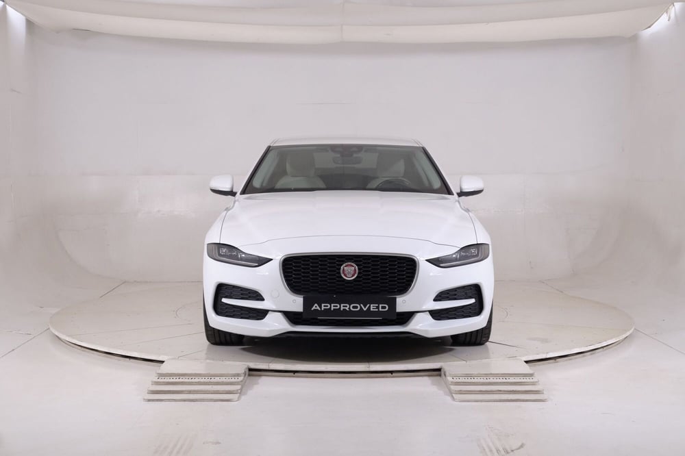 Jaguar XE usata a Torino (8)