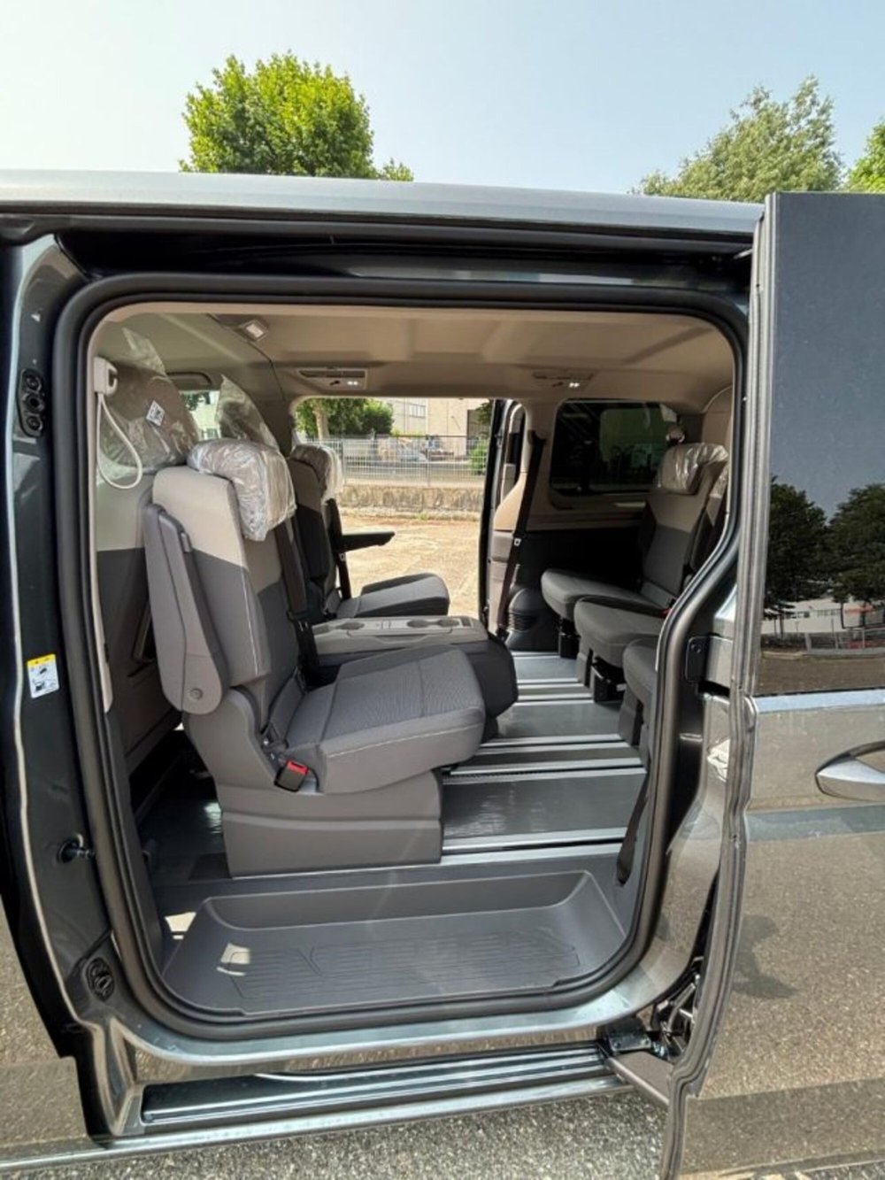 Volkswagen Multivan nuova a Cuneo (12)