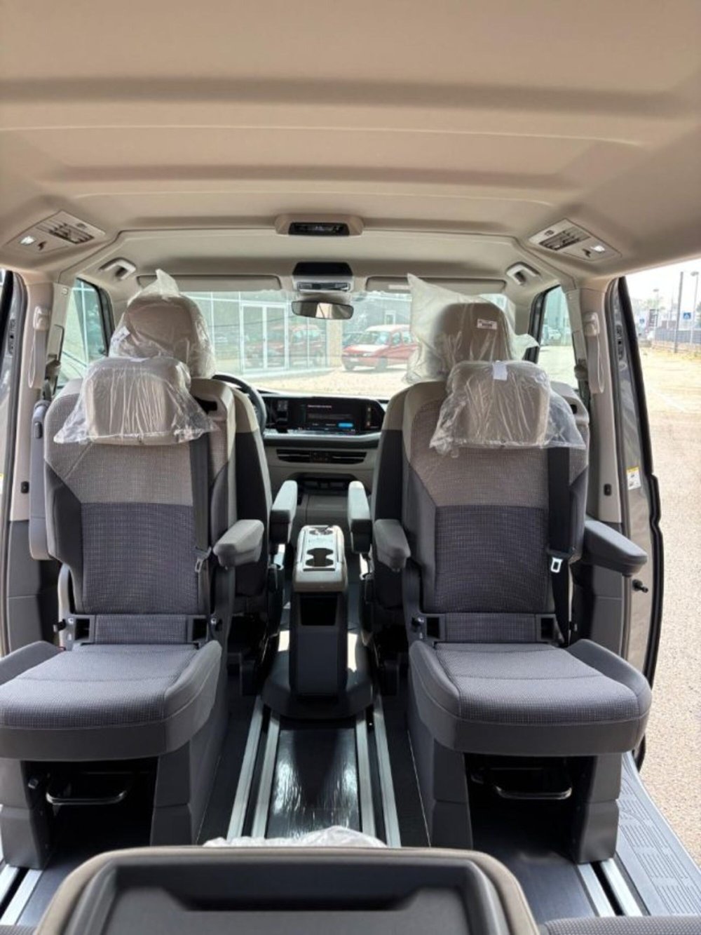Volkswagen Multivan nuova a Cuneo (19)