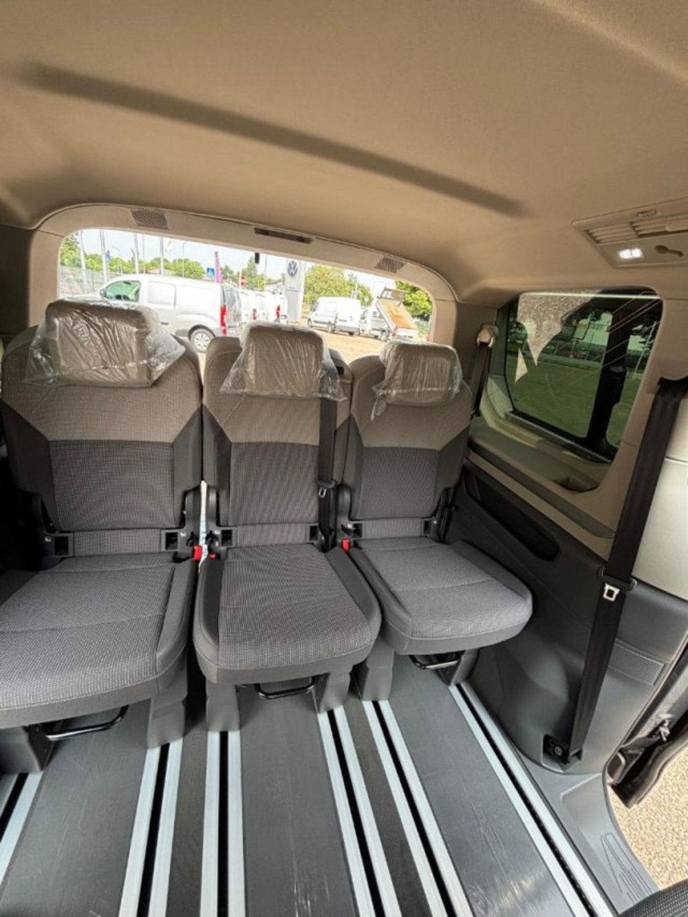 Volkswagen Multivan nuova a Cuneo (9)
