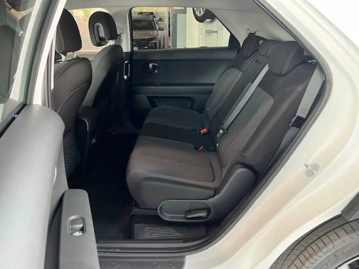 Hyundai Ioniq 5 nuova a Cuneo (11)