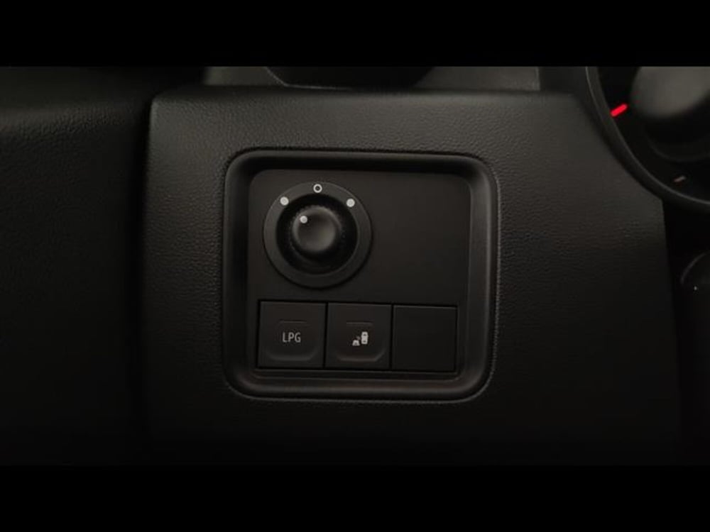 Dacia Duster usata a Milano (12)