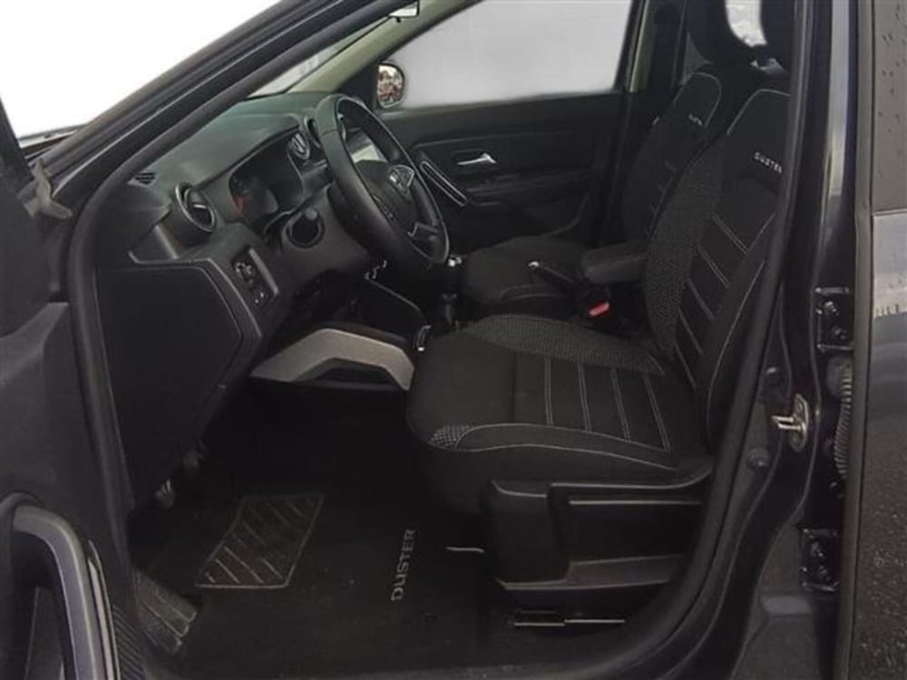 Dacia Duster usata a Livorno (9)
