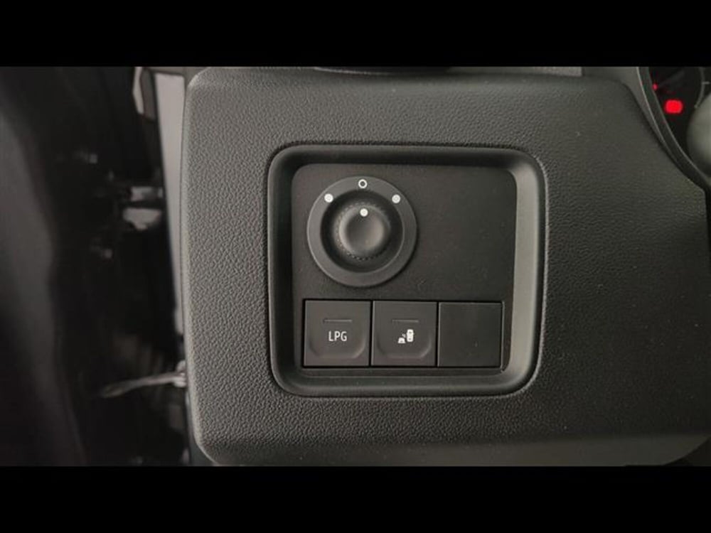 Dacia Duster usata a Milano (12)