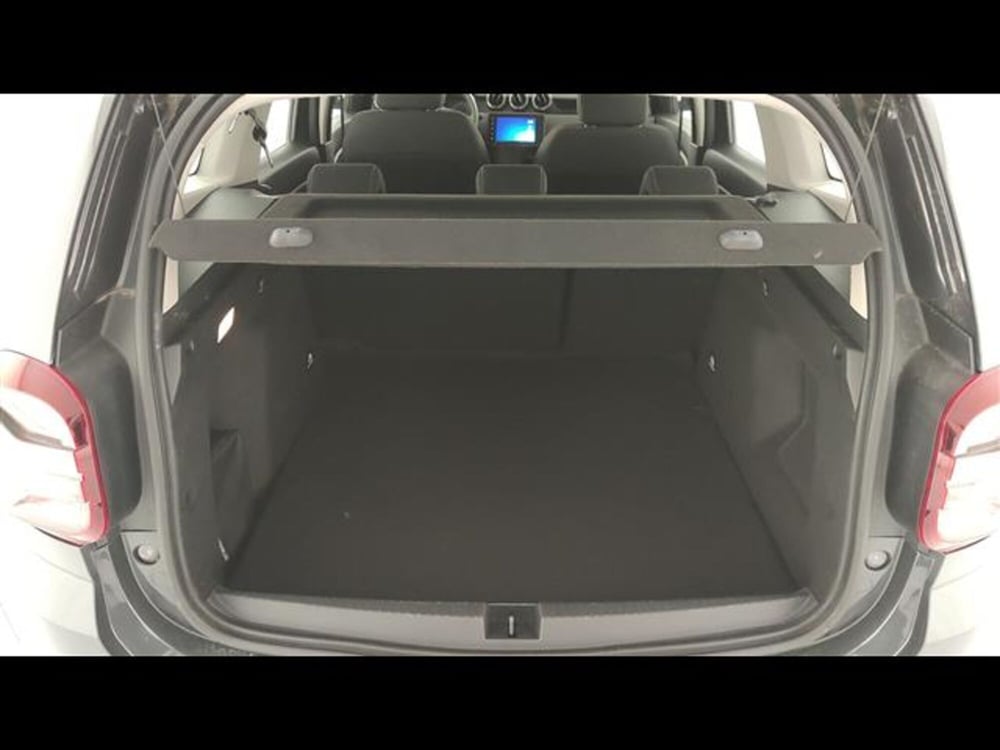 Dacia Duster usata a Milano (13)