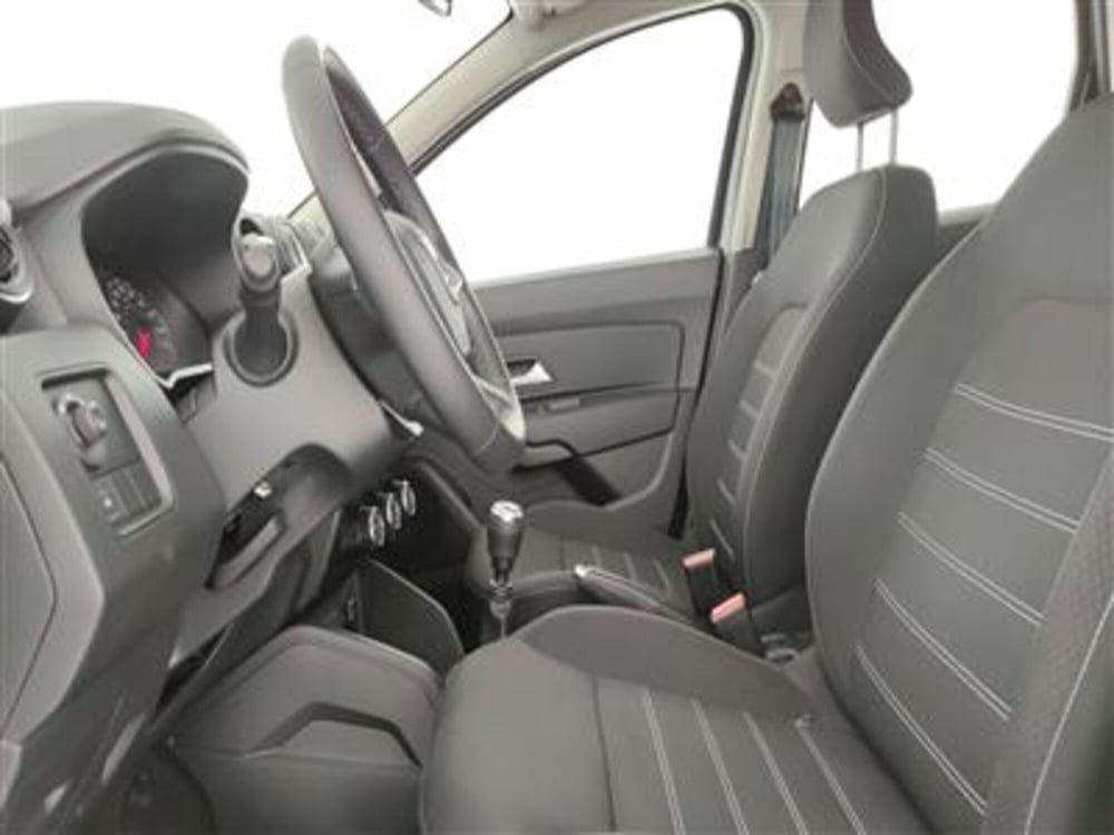 Dacia Duster usata a Bari (13)