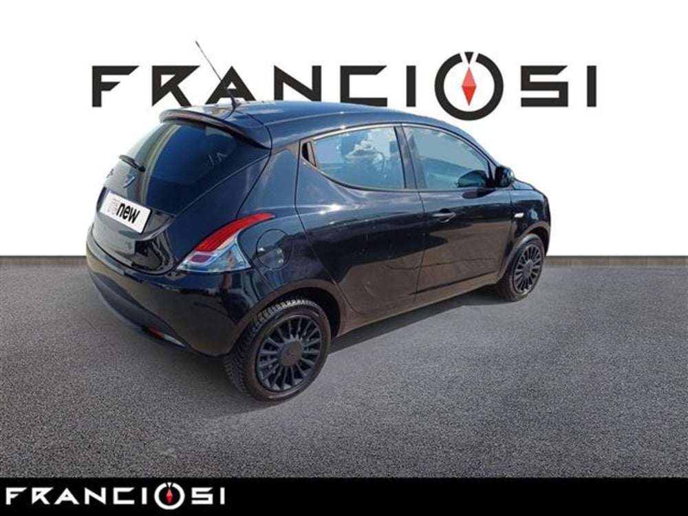 Lancia Ypsilon usata a Modena (4)