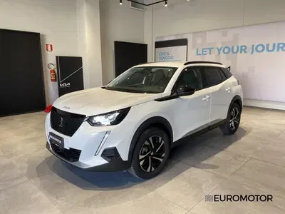 Peugeot 2008 PureTech 130 S&amp;S Allure Pack del 2022 usata a Modugno