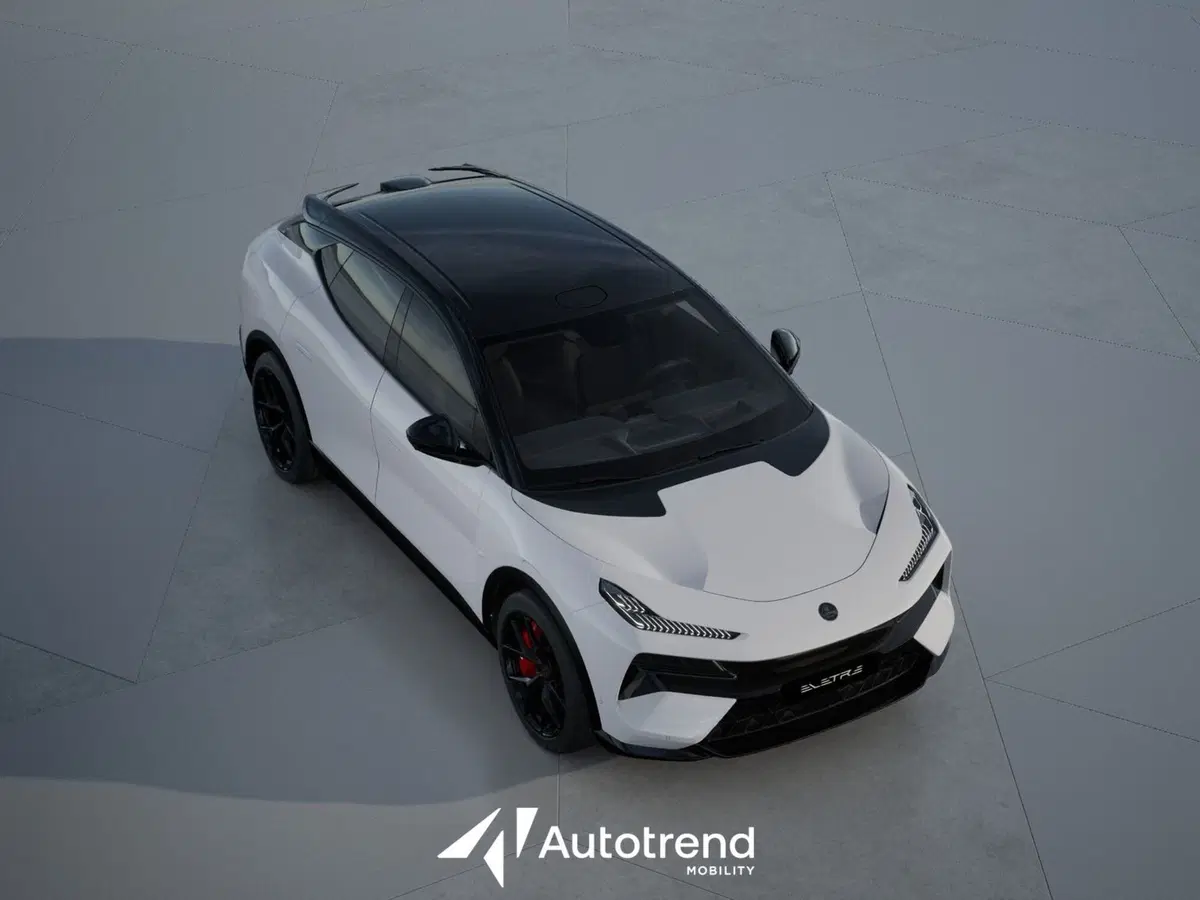 Lotus Eletre nuova a Bari (4)