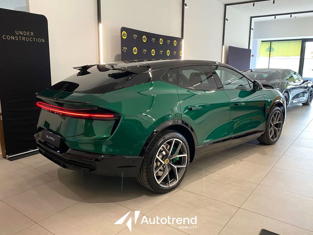 Lotus Eletre nuova a Bari (2)