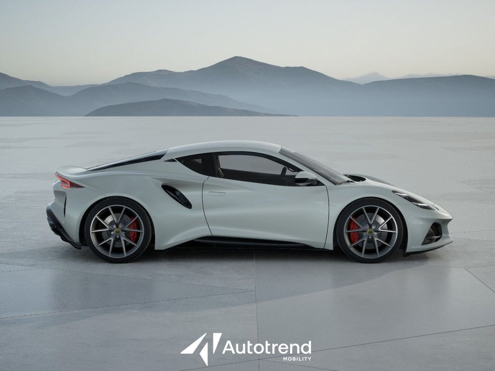 Lotus Emira nuova a Bari (11)