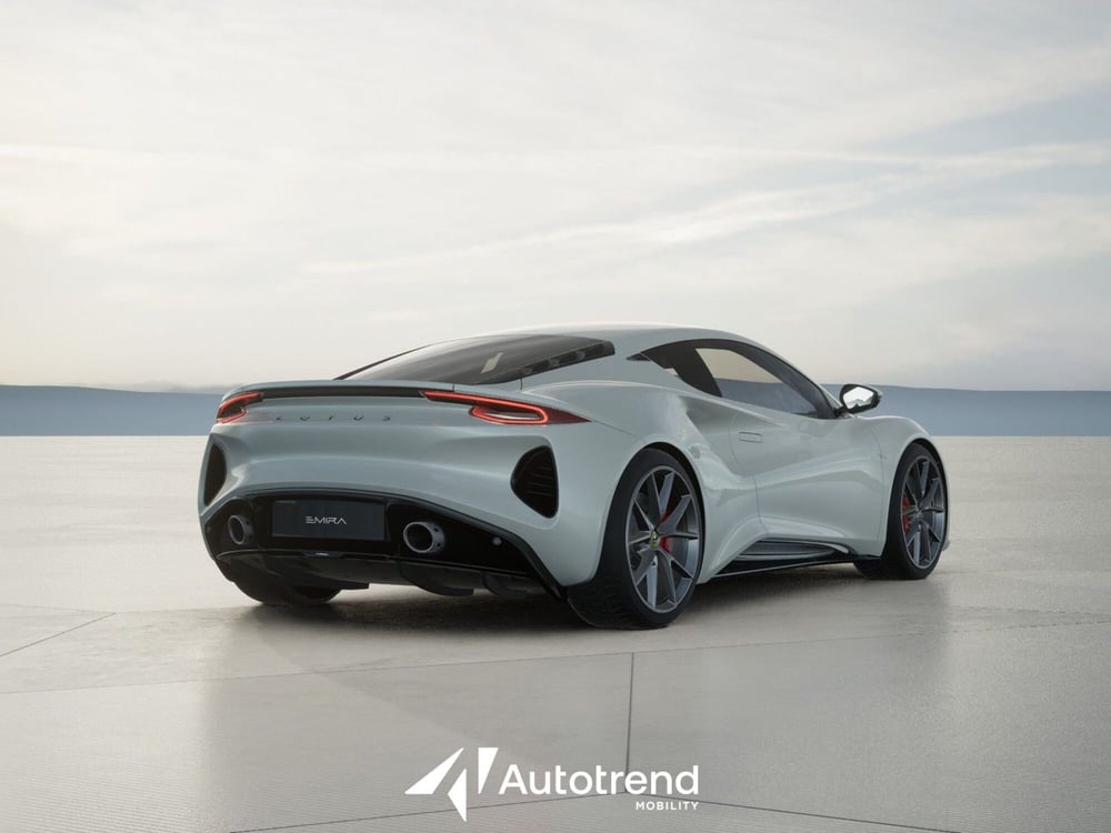 Lotus Emira nuova a Bari (8)