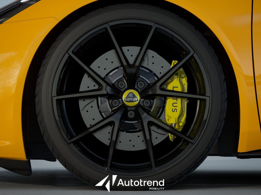 Lotus Emira nuova a Bari (12)