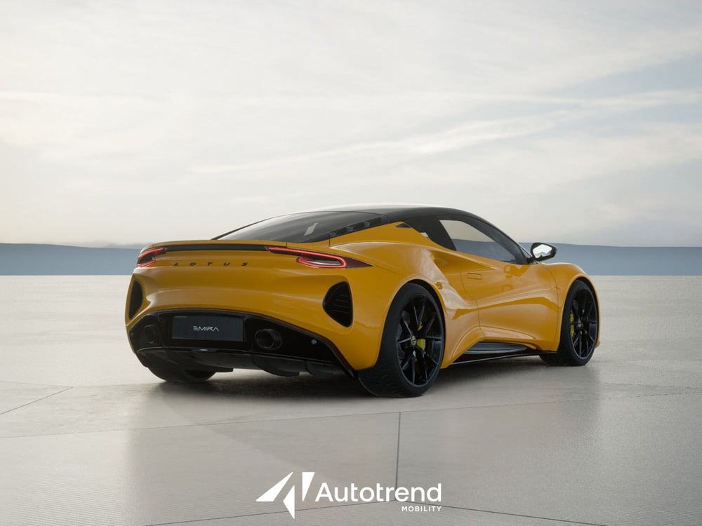 Lotus Emira nuova a Bari (8)