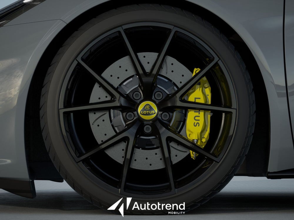 Lotus Emira nuova a Bari (12)