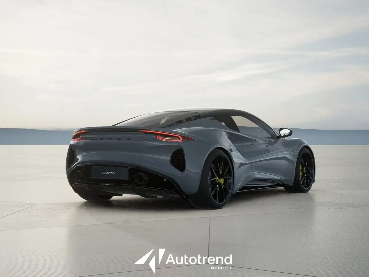 Lotus Emira nuova a Bari (7)