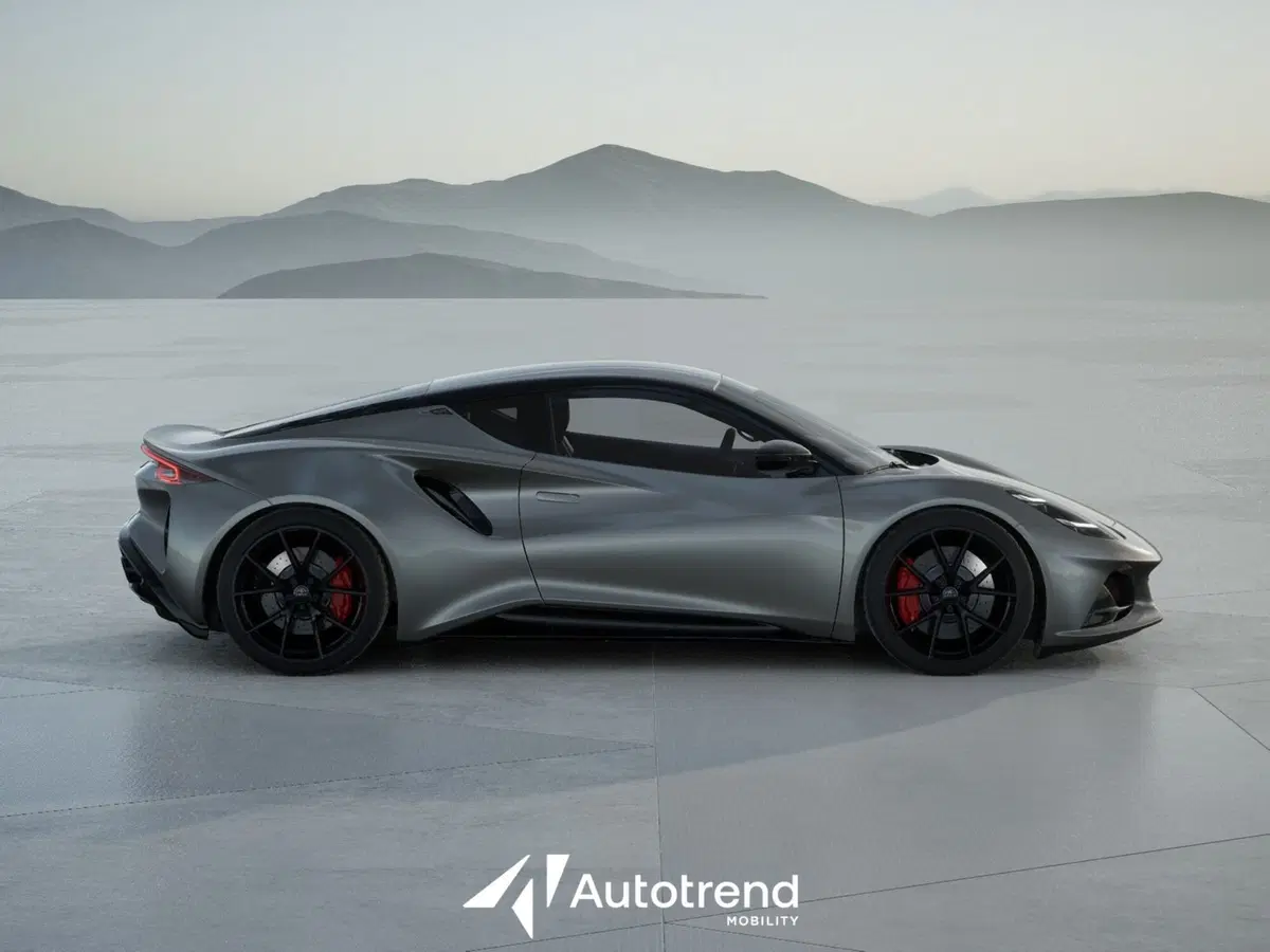 Lotus Emira nuova a Bari (11)