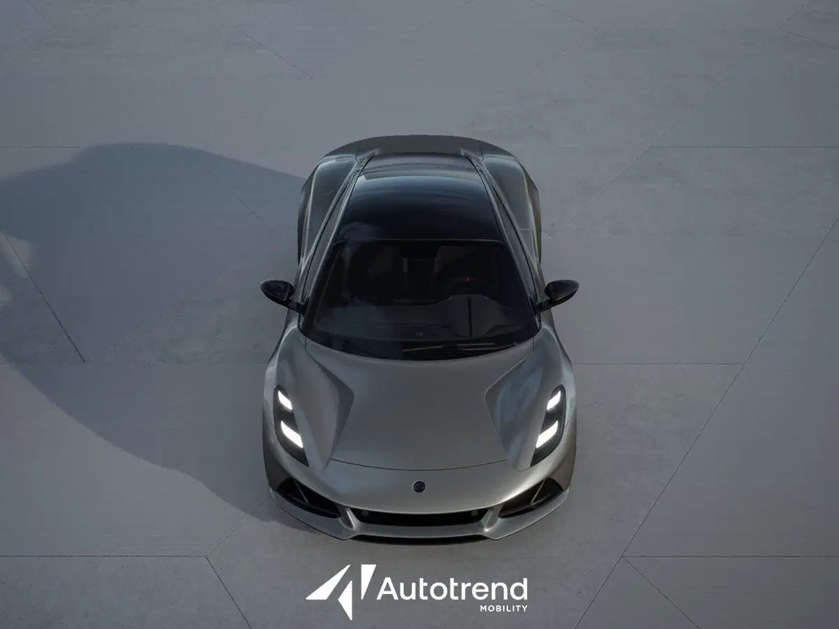 Lotus Emira nuova a Bari (3)