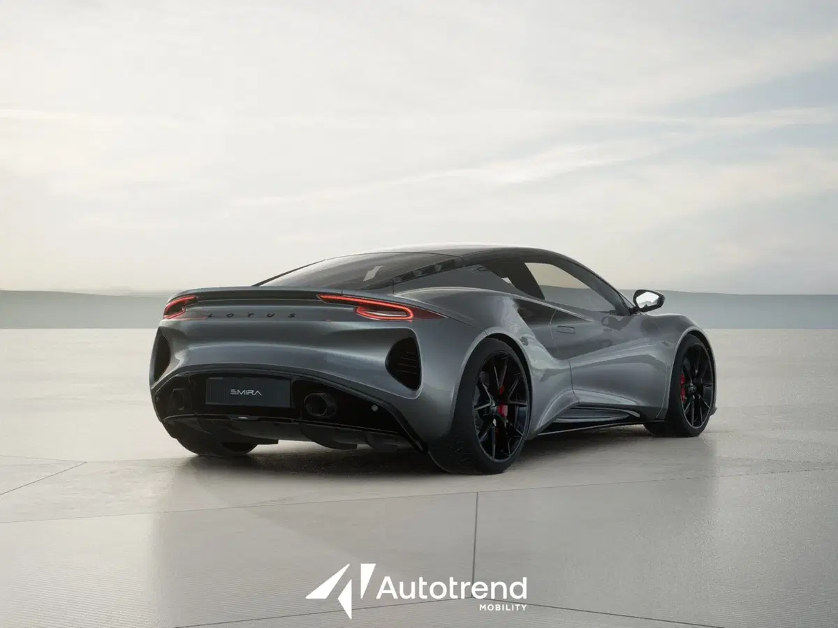 Lotus Emira nuova a Bari (6)