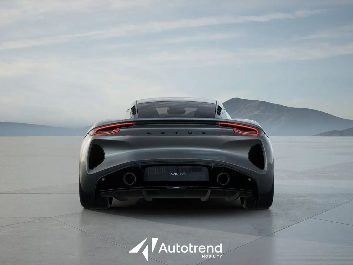 Lotus Emira nuova a Bari (8)