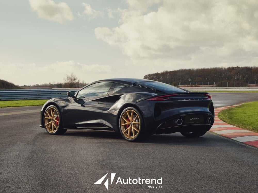 Lotus Emira nuova a Bari (2)