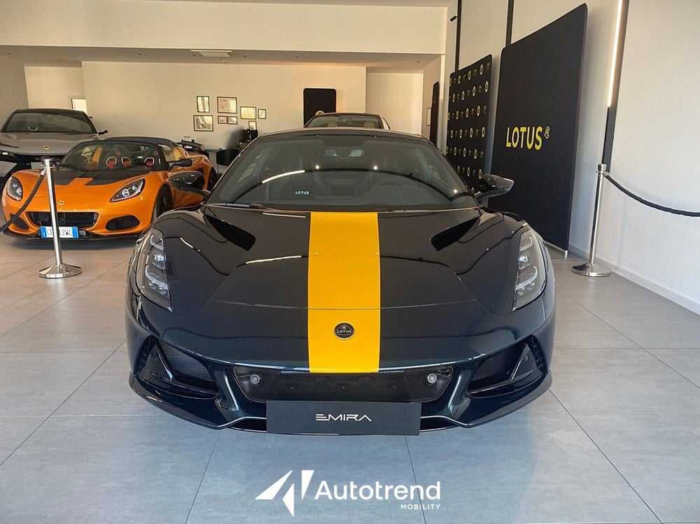 Lotus Emira nuova a Bari (3)