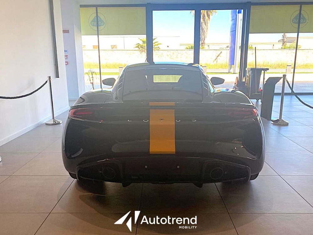 Lotus Emira nuova a Bari (4)