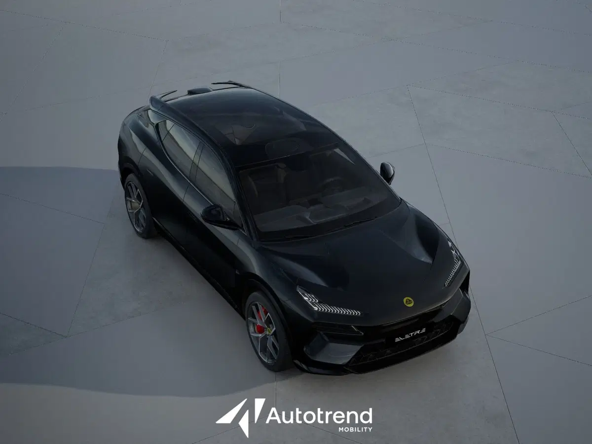 Lotus Eletre nuova a Bari (4)