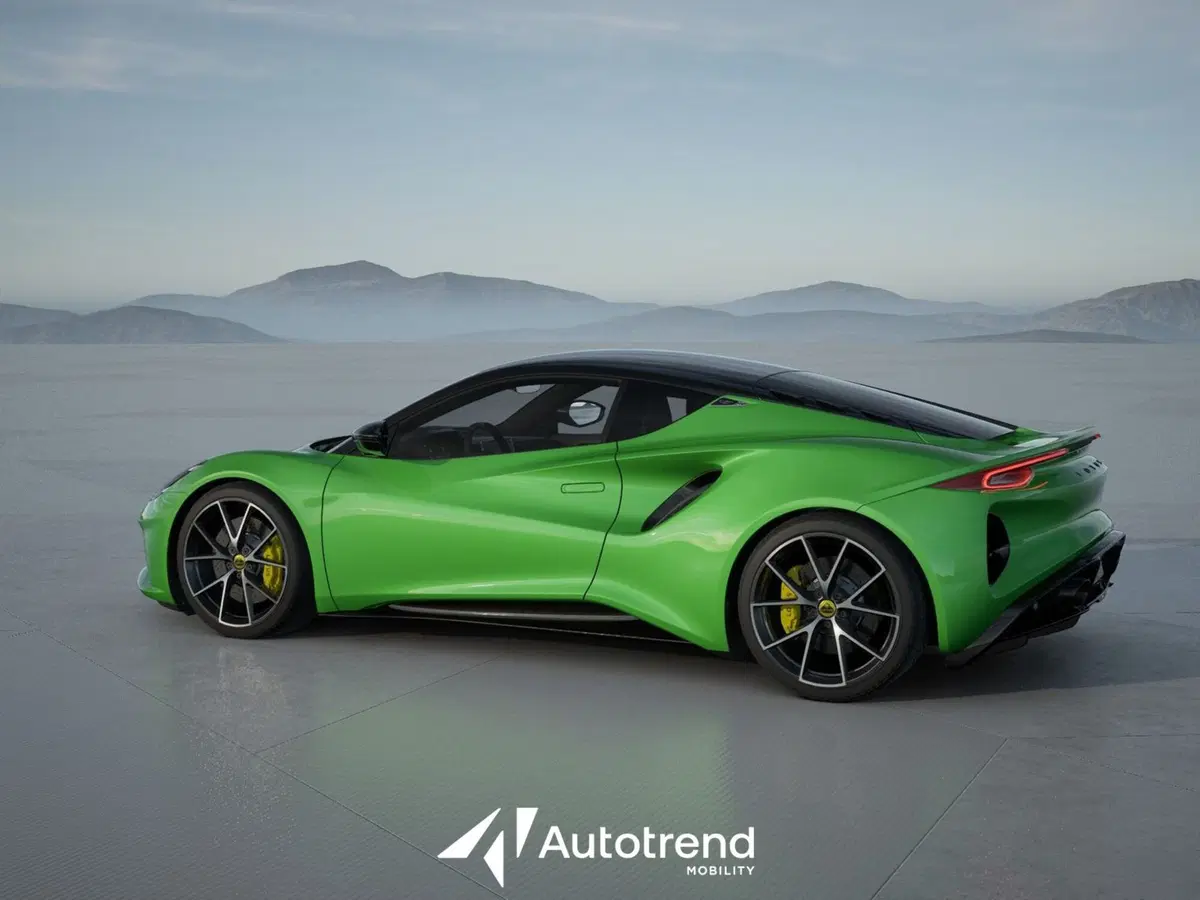 Lotus Emira nuova a Bari (11)