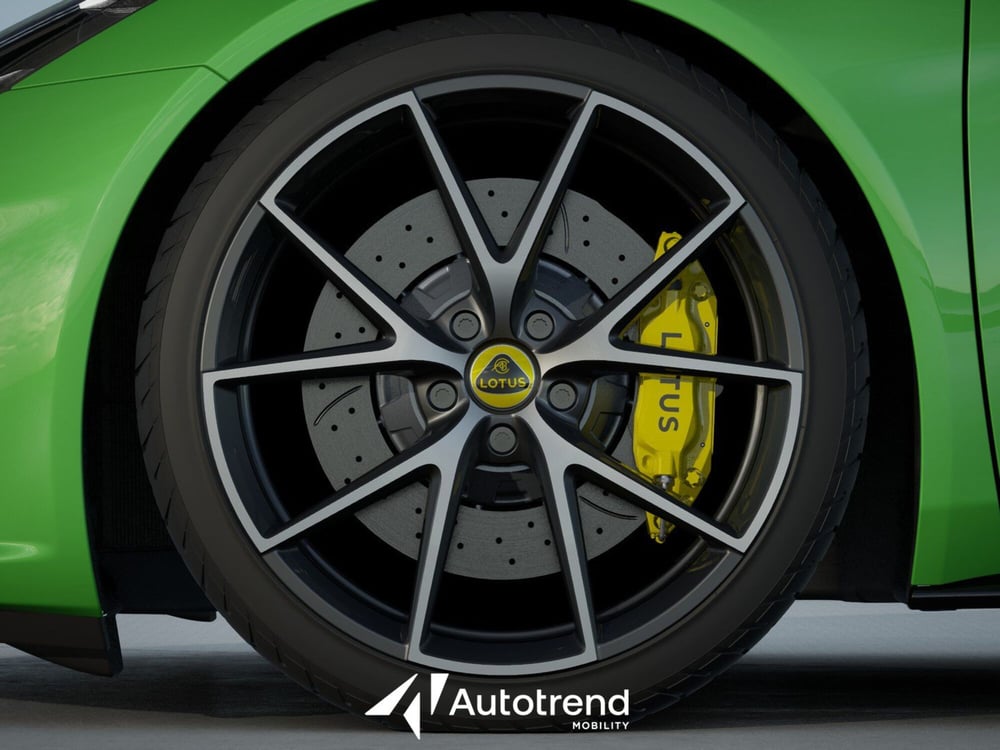 Lotus Emira nuova a Bari (12)
