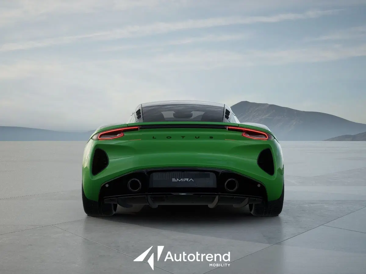 Lotus Emira nuova a Bari (9)