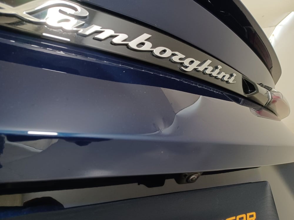 Lamborghini Urus usata a Torino (19)