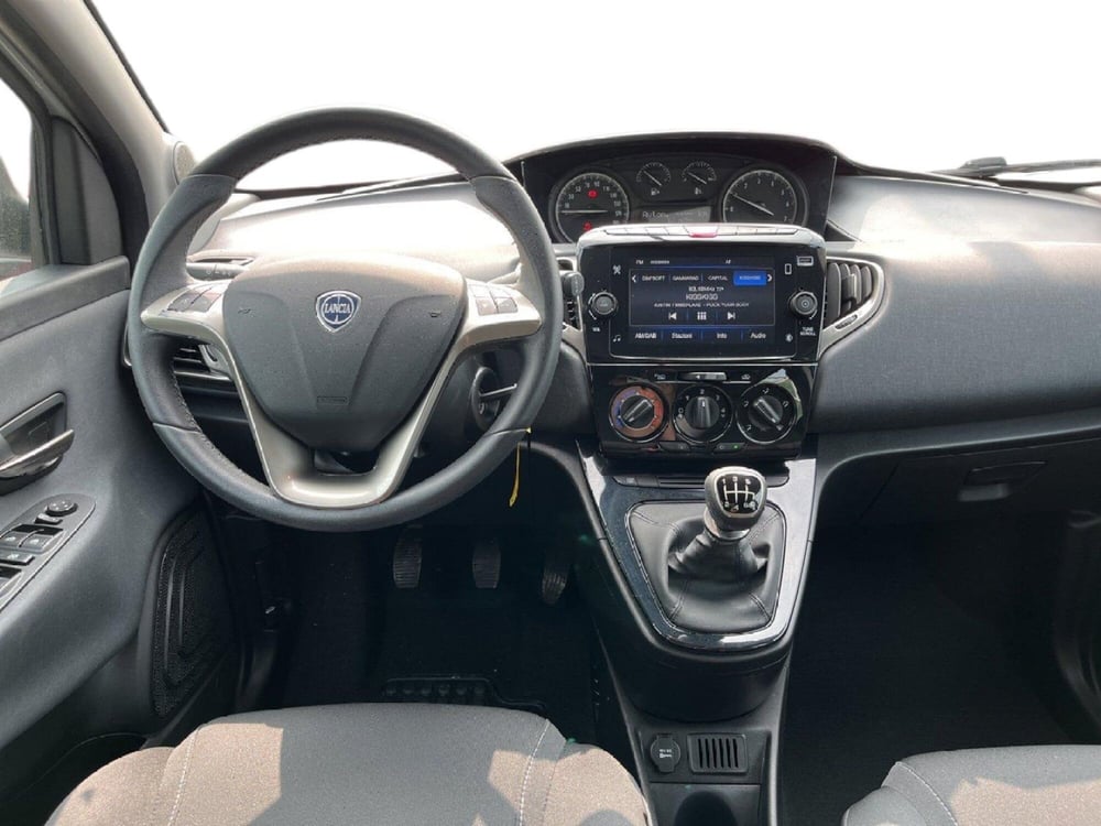 Lancia Ypsilon usata a Torino (10)